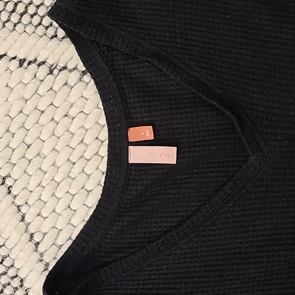 Anthro Ruffle Sleeve - Picture 2 of 4